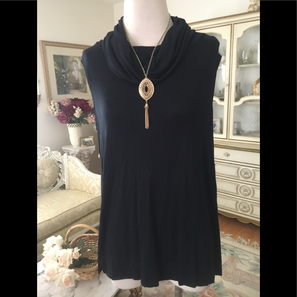 Lisa Rinna great condition sleeveless cowl neck tunic size M. B:1083 7/19/26
